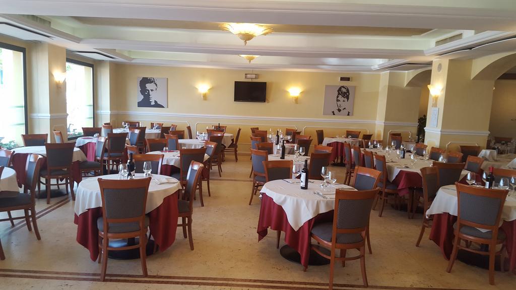 Hotel Corallo フランカヴィッラ・アル・マーレ エクステリア 写真