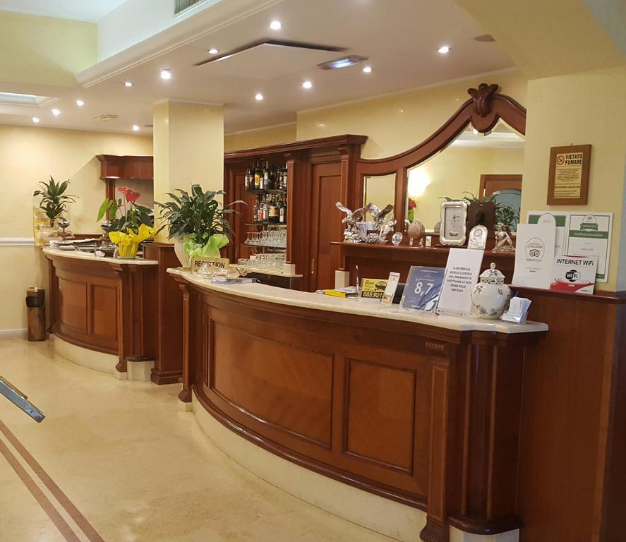 Hotel Corallo フランカヴィッラ・アル・マーレ エクステリア 写真